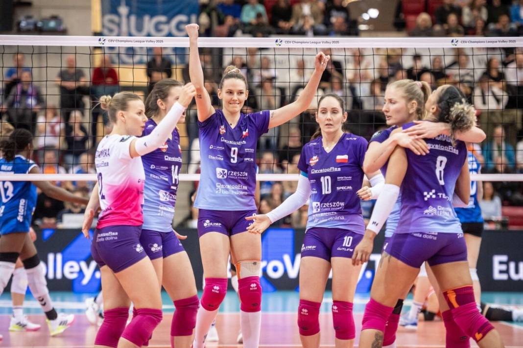 Bu transfer Sultanlar Ligi'ni sarsar: Hoş geldin Weronika 5